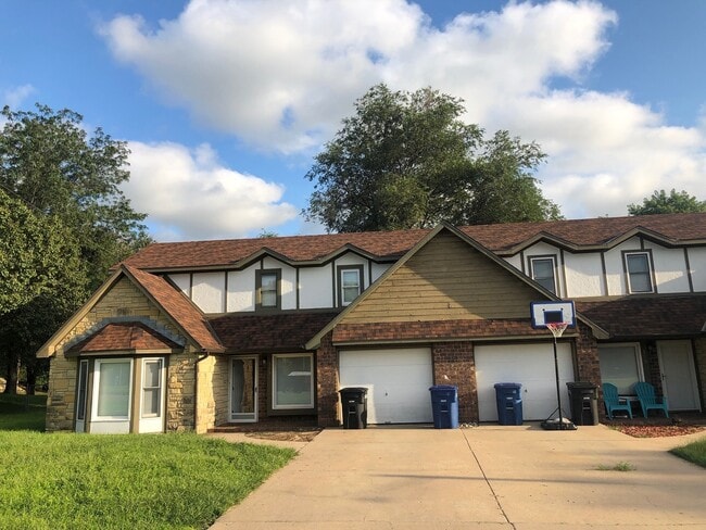 Building Photo - TS-Woodridge Duplex Unit TS-313
