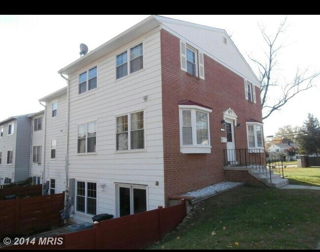 Photo - 1450 Featherstone Rd