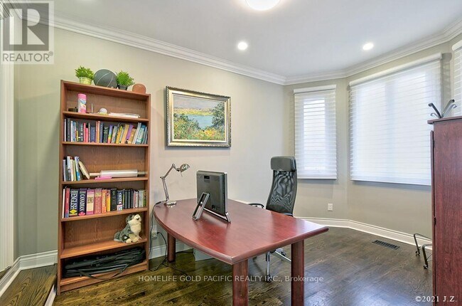 Photo - 48 Havagal Crescent