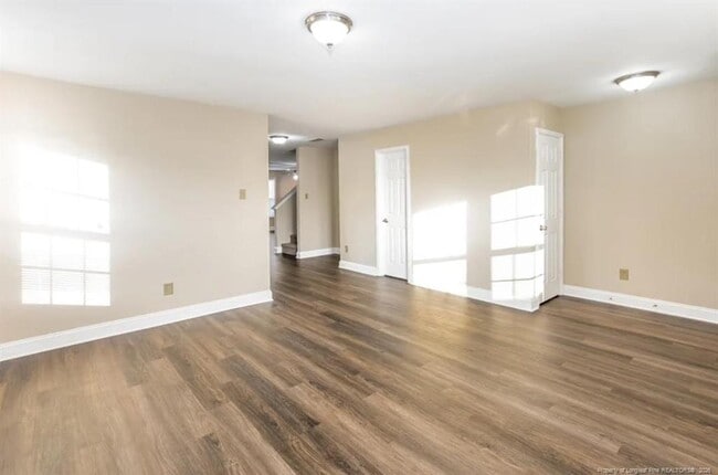Photo - 956 Littleton Dr