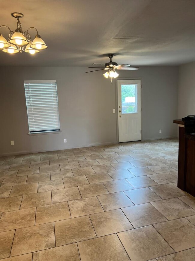 Photo - 1036 Drover's Cove