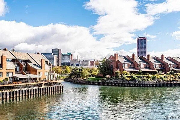 Photo - 160 Rivermist Dr