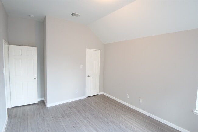 Photo - 6119 Lakenshire Falls Ln