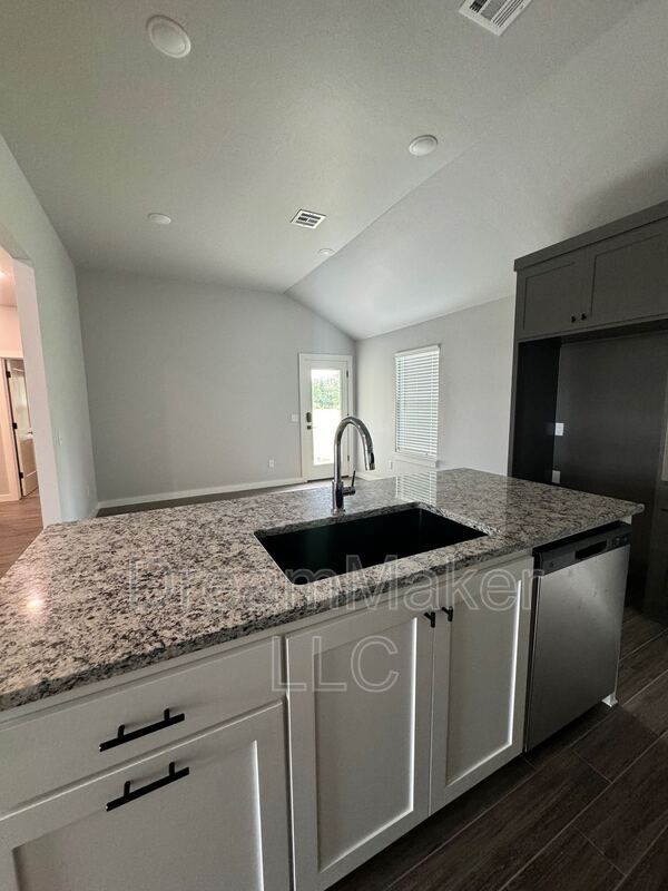 Photo - 736 Apple Blossom Wy