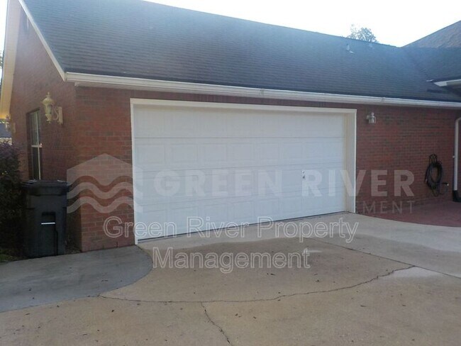 Photo - 1761 Oak Grove Dr S