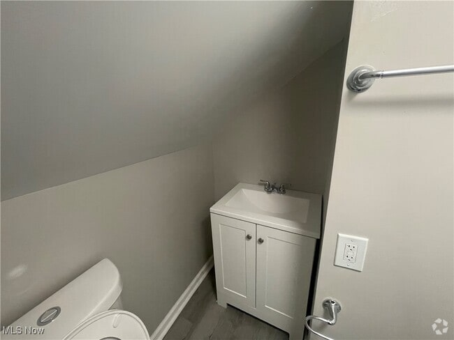 Building Photo - 578 Hoye Ave Unit 3 Rental