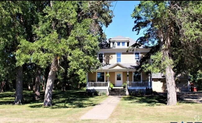 Building Photo - 606 3rd St NE Rental