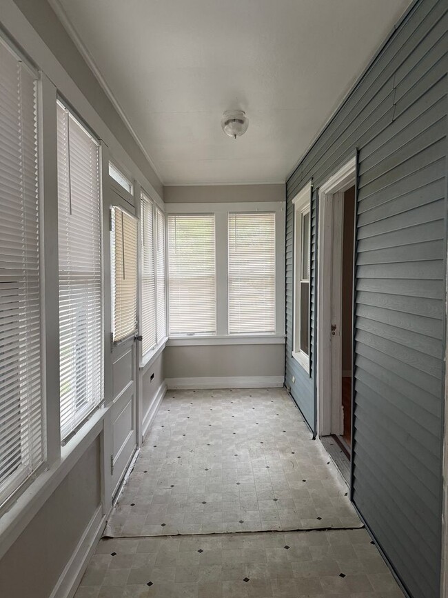 Photo - 1213 Grand St Unidad Lower