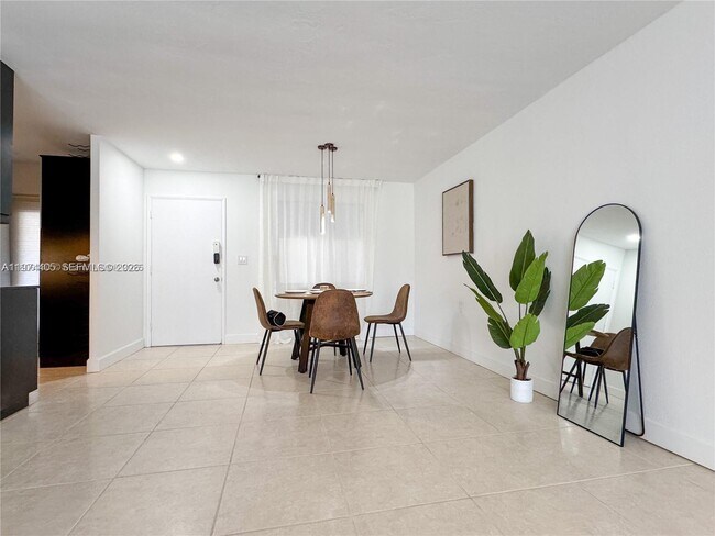 Photo - 1631 NE 114th St Unidad 106