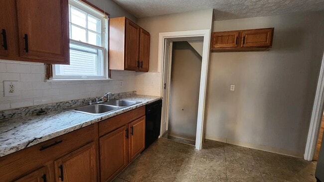 Photo - 920 Vineshire Rd