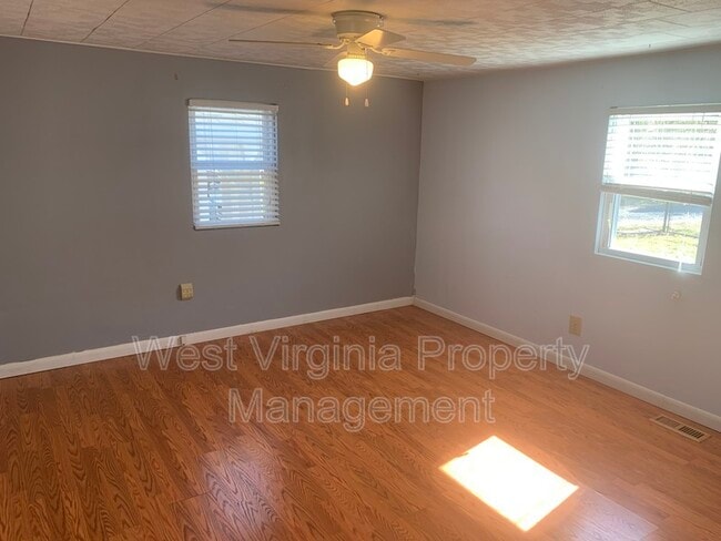 Photo - 563 Glenview Rd