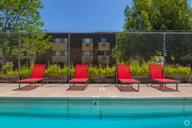 Foxhill Apartments - 2BR, 2BA - 846SF