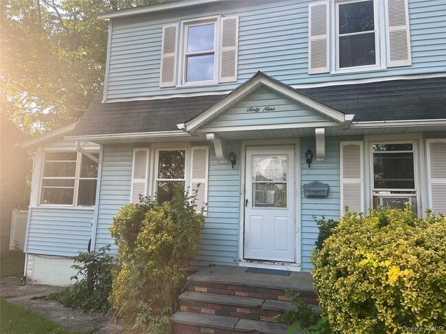 Building Photo - 69 Hunt Ave