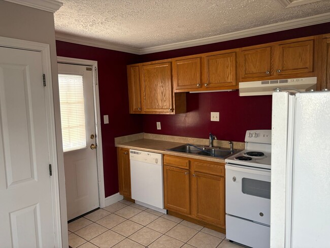 Photo - 1657 Redwood Dr