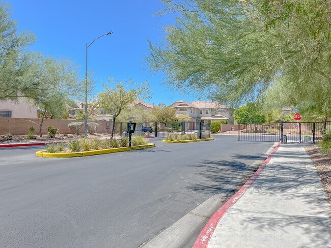 Photo - 5646 St Elias St