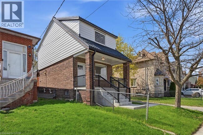 1049 Glencairn Ave