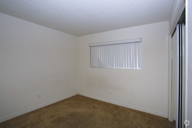 2 BR, 1 BA