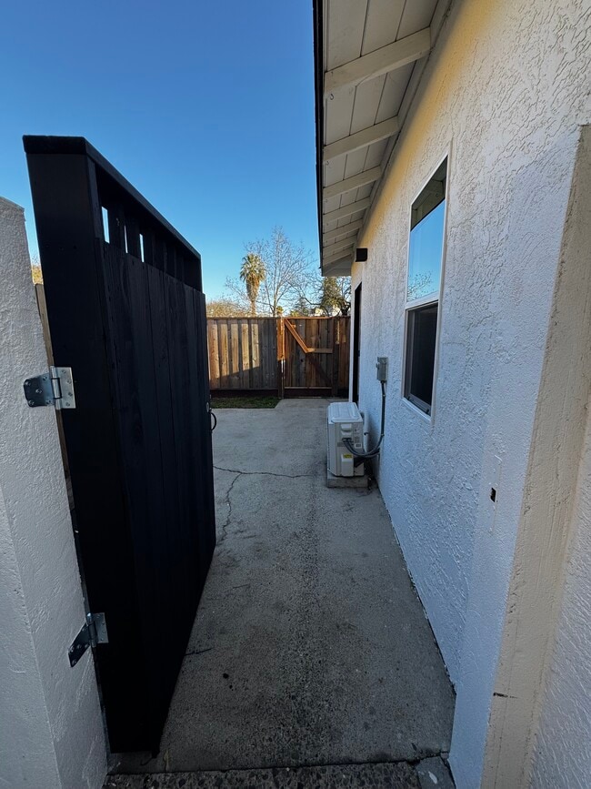 Photo - 1420 Overholtzer Dr Unit 1420 Overholtzer Dr