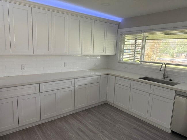 Photo - 7070 Brace St