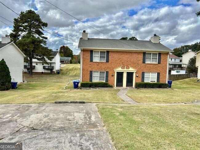 Photo - 540 Downing St