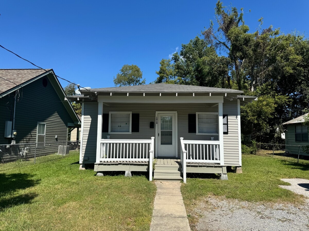 Photo - 140 Ambroise St