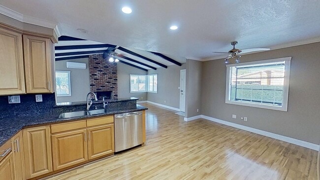 Photo - 5517 Thelma Ave