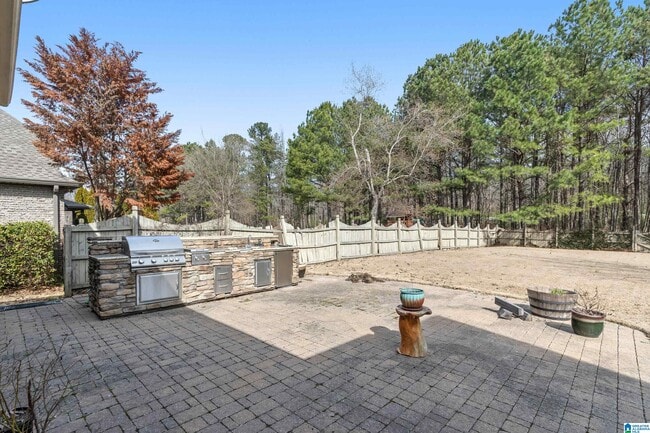 Photo - 310 Chateau Way