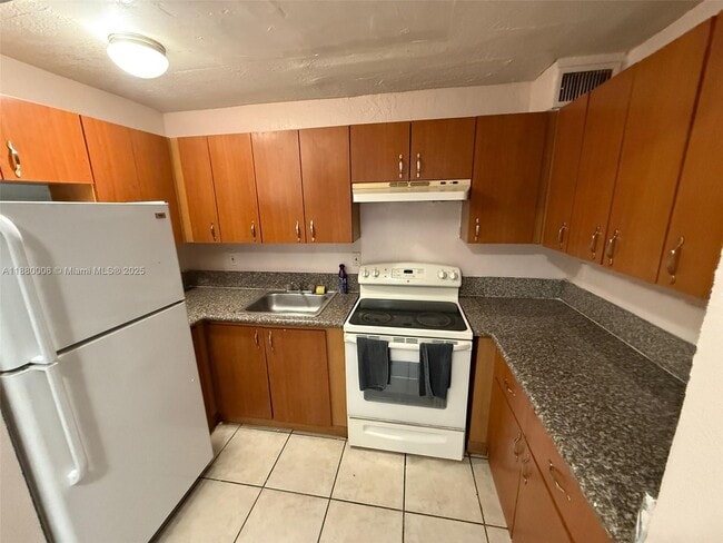 Building Photo - 4732 SW 33rd Ave Unit 103 Rental