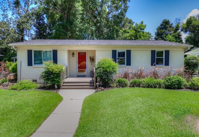 Building Photo - MOVE IN READY!