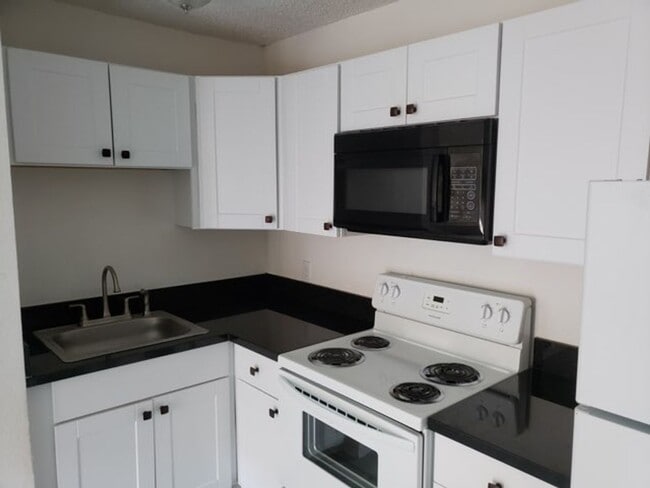 Photo - 1 Bedroom 1 Bath   Tropciana & Eastern Area