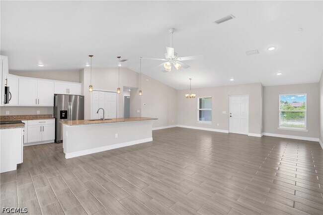 Photo - 2605 57th St W