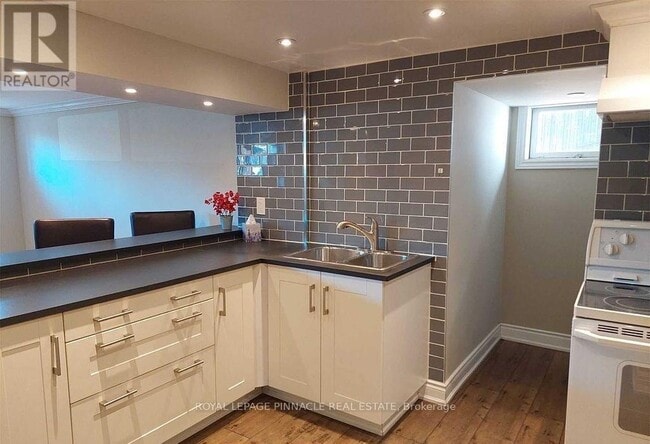 Photo - 2587 Burslem Rd