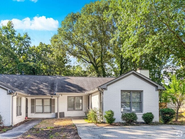 Building Photo - Charming Updated 2BR/2BA Duplex Close To E... Rental