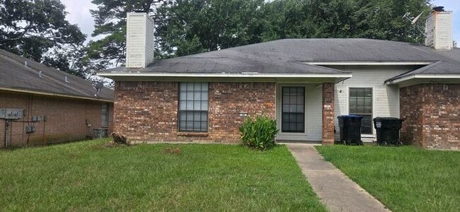 Building Photo - Available Now! Adorable 2 Bedroom 2 Bath Duplex in Longview!