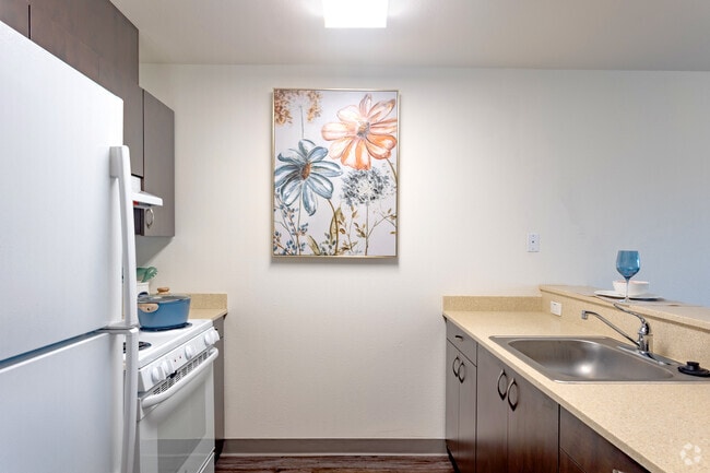 1BR, 1BA - 576SF - Kitchen - Wheeler Manor