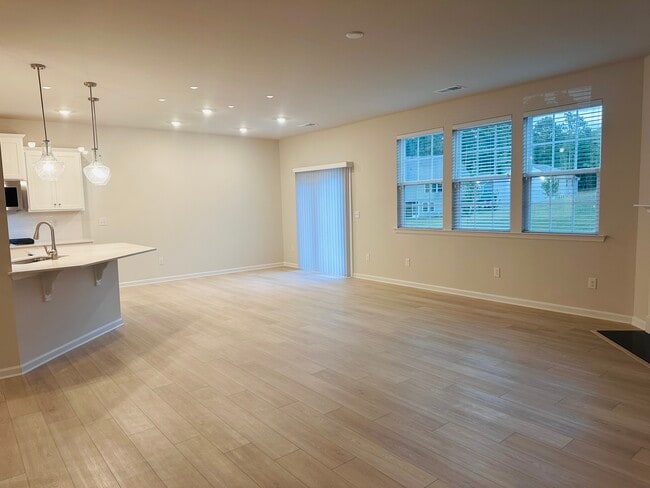 Photo - 214 Hamptons Cove Rd