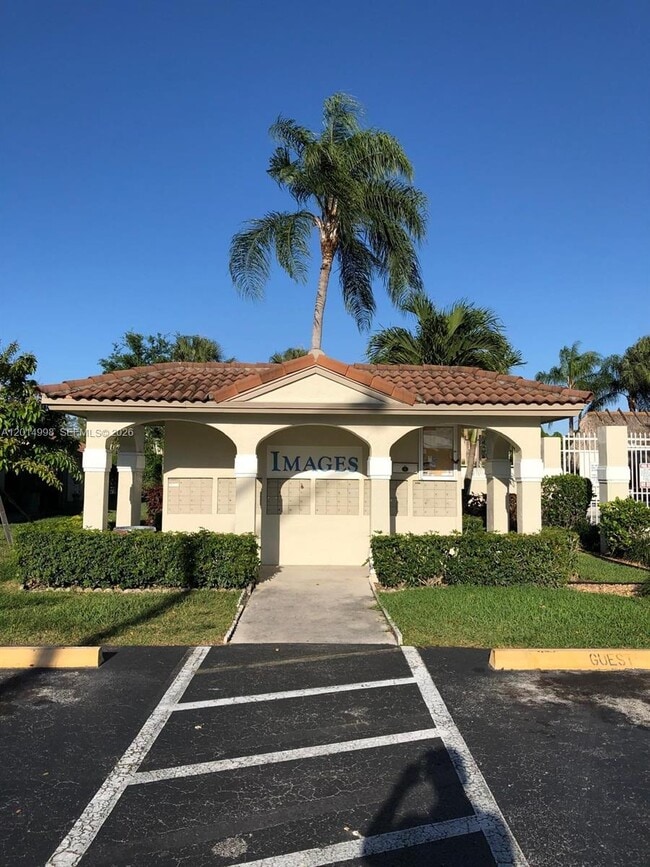 Building Photo - 10813 NW 3rd Ct Unit 2L