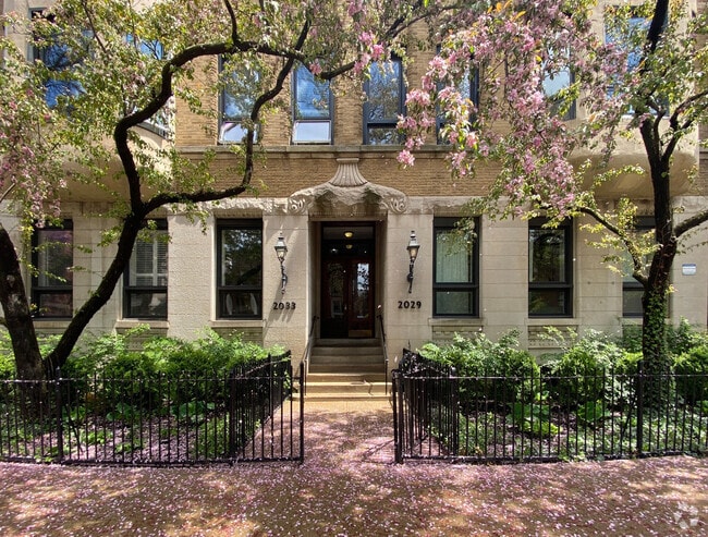 Building Photo - 2029 N Racine Ave Unit 4B Rental