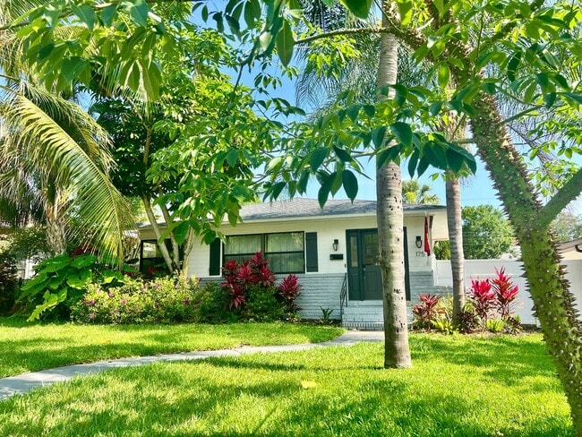 Photo - FULLY FURNISHED 2/2 OLD NE BUNGALOW