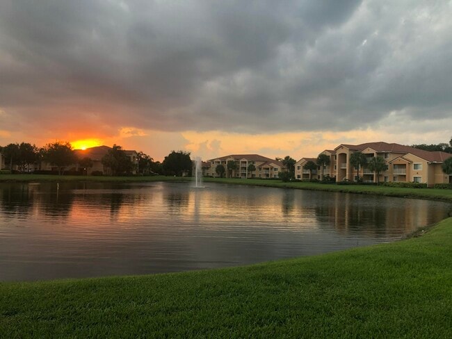 Building Photo - 181 SW Palm Dr Unit 203
