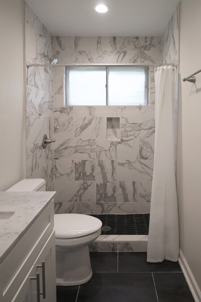 Photo - 2107 Riverdale Rd