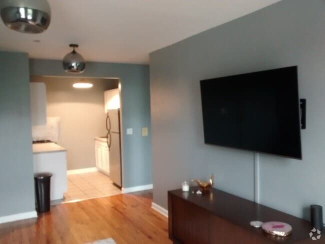 Building Photo - 205 Knickerbocker Ave Unit 2F Rental