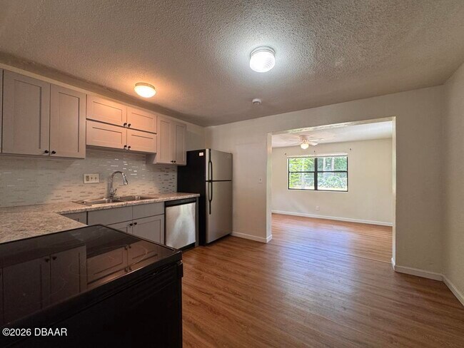 Photo - 535 Olive St
