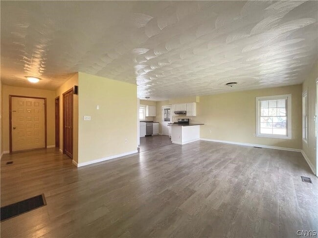 Photo - 8612 Peck St