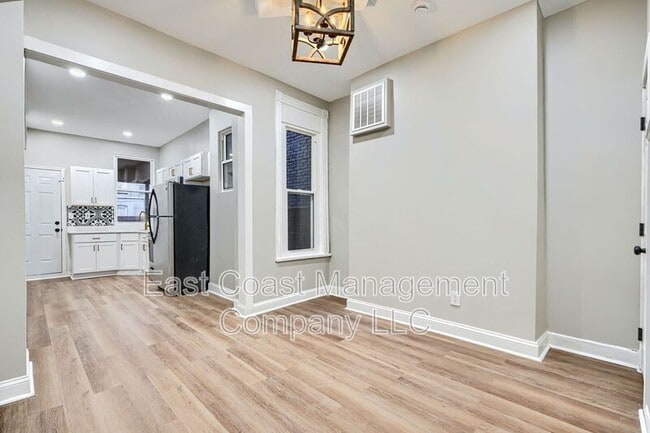 Photo - 319 S Mount St