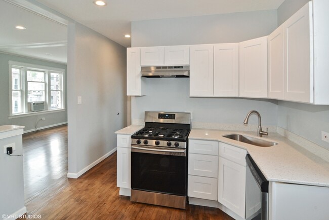 3557 W Wrightwood Ave