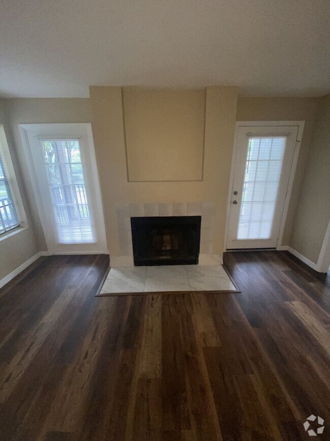 Building Photo - 2 Bed 2 Bath Condo with fireplace!!!