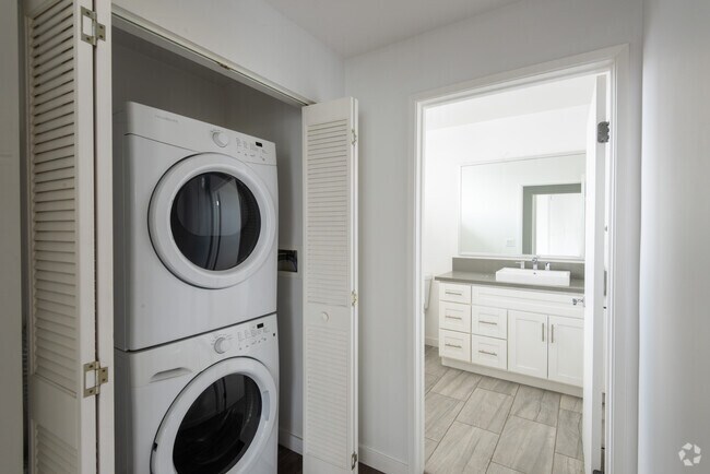 2 BR, 2 BA, 2 HBA, Washers - Barton Apartments...Luxury Tri-Level Apart...