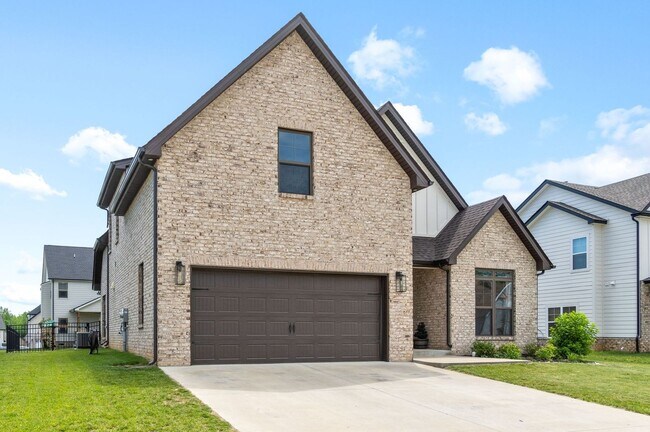 Photo - Large 4 bedroom home for rent in Sango!