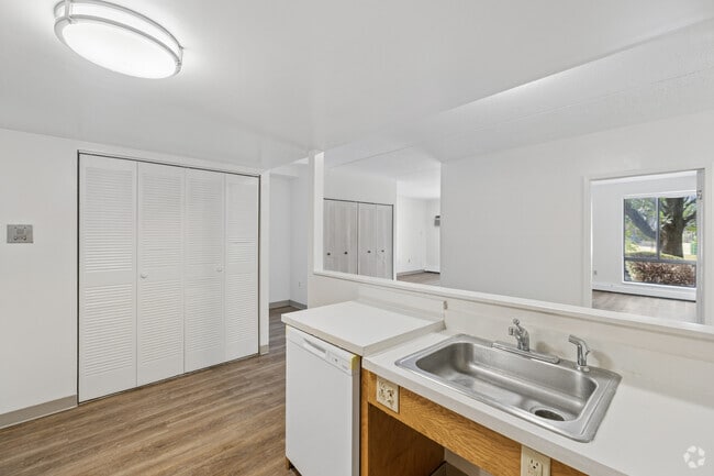 2BR, 1BA - 1,088SF - Kitchen